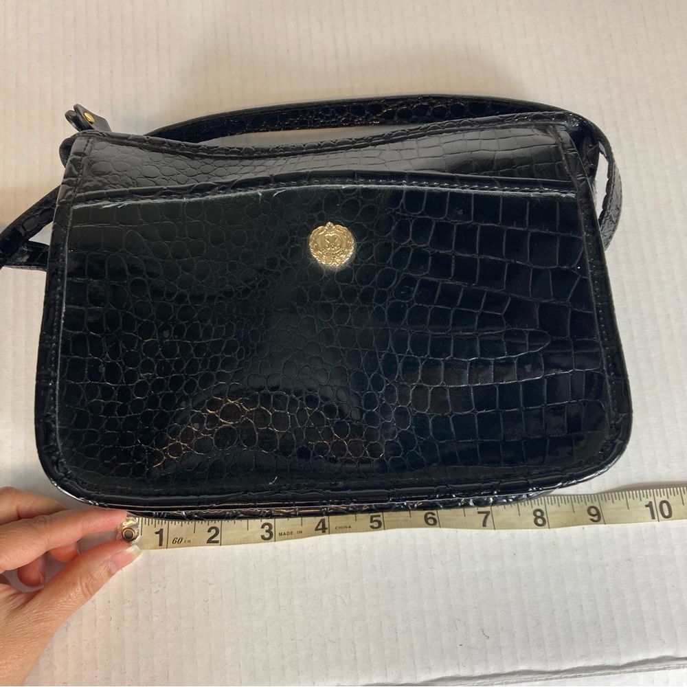 Medallion Genuine Leather Crossbody Purse - Picture 11 of 13